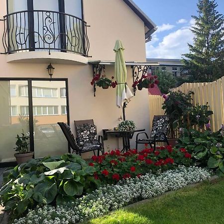 Guest House Nika - Cottages And Rooms In The Heart Of Palanga City Center Ngoại thất bức ảnh
