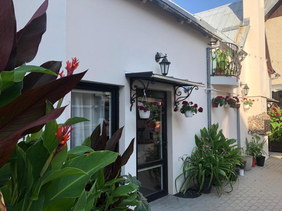 Guest House Nika - Cottages And Rooms In The Heart Of Palanga City Center Ngoại thất bức ảnh