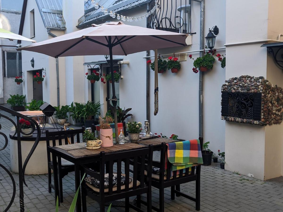 Guest House Nika - Cottages And Rooms In The Heart Of Palanga City Center Ngoại thất bức ảnh