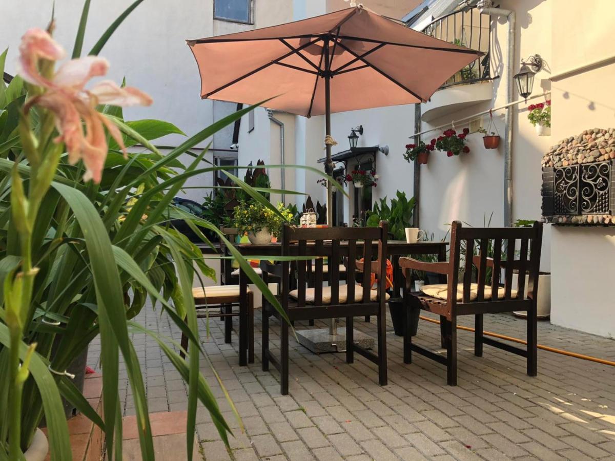 Guest House Nika - Cottages And Rooms In The Heart Of Palanga City Center Ngoại thất bức ảnh
