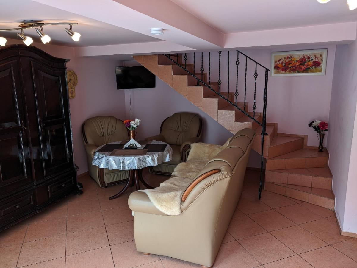 Guest House Nika - Cottages And Rooms In The Heart Of Palanga City Center Ngoại thất bức ảnh