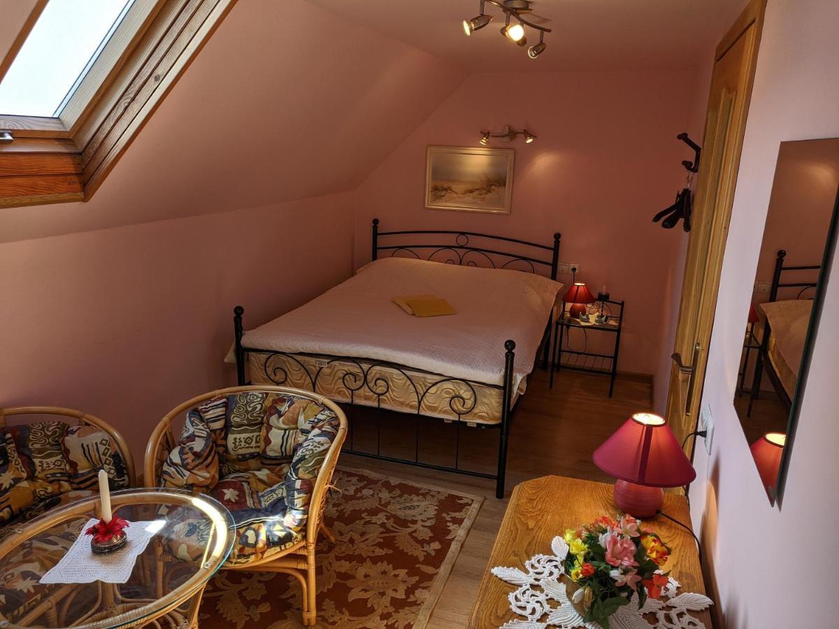 Guest House Nika - Cottages And Rooms In The Heart Of Palanga City Center Ngoại thất bức ảnh