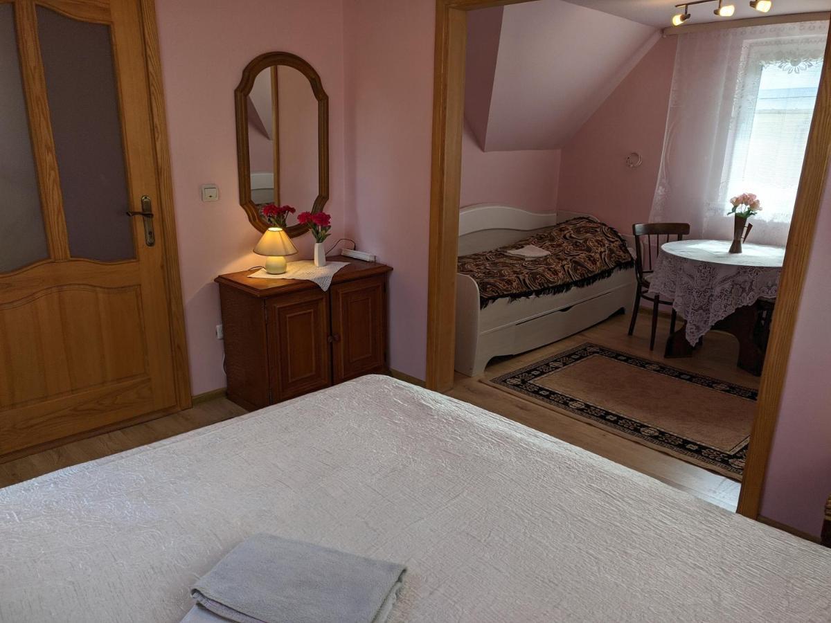 Guest House Nika - Cottages And Rooms In The Heart Of Palanga City Center Ngoại thất bức ảnh