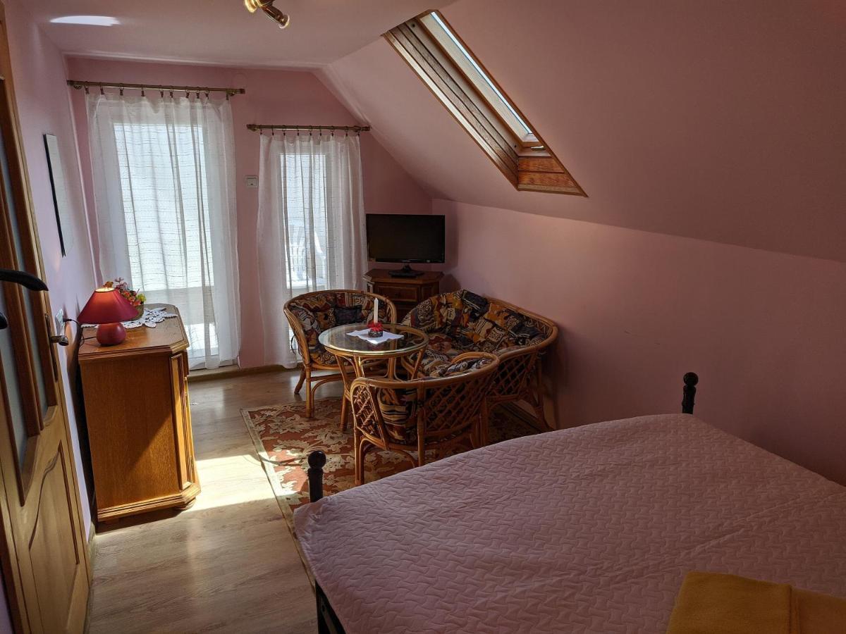 Guest House Nika - Cottages And Rooms In The Heart Of Palanga City Center Ngoại thất bức ảnh