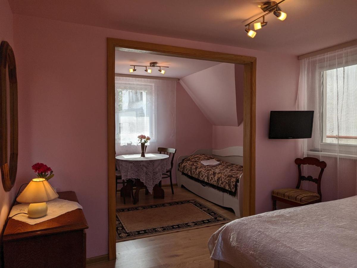 Guest House Nika - Cottages And Rooms In The Heart Of Palanga City Center Ngoại thất bức ảnh