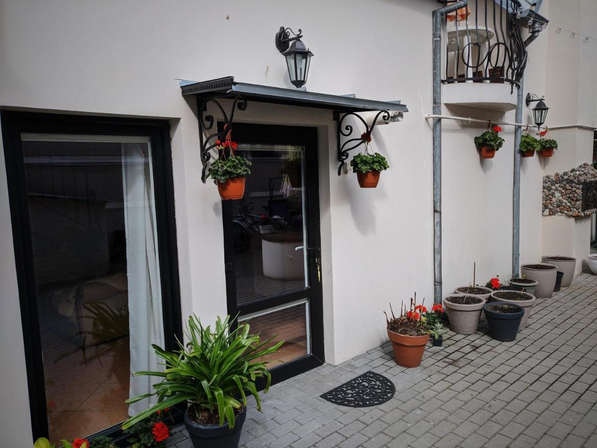 Guest House Nika - Cottages And Rooms In The Heart Of Palanga City Center Ngoại thất bức ảnh